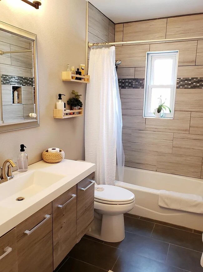 Main Bath with Shower and Tub - 836 Scranton St