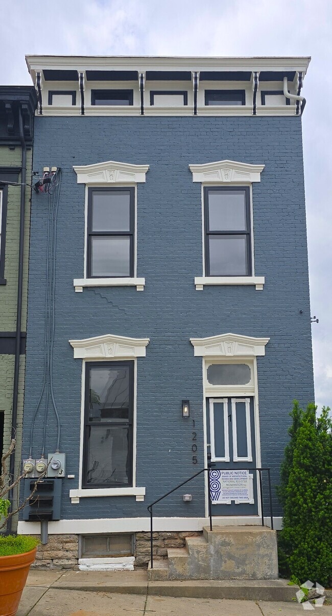 Building Photo - 1205 Lee St
