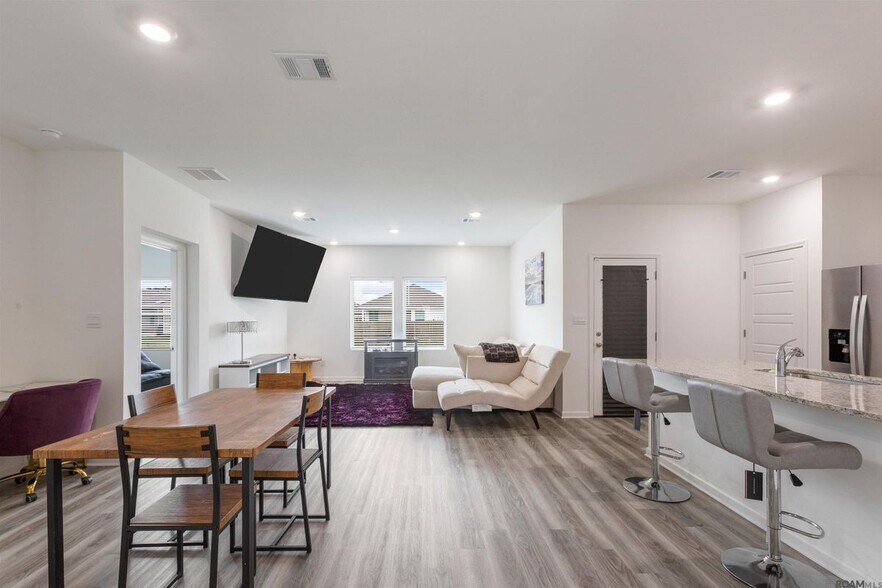 Building Photo - 12822 Sweetleaf Ave