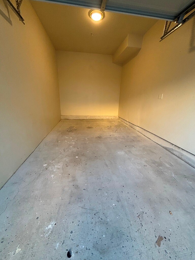 Building Photo - 522 W 51st St