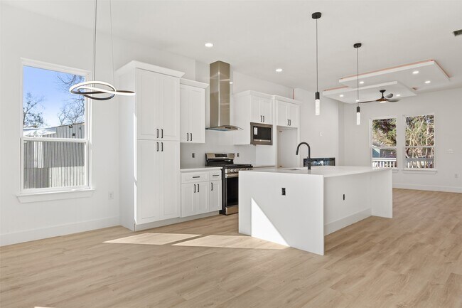 Building Photo - 615 Lettie St