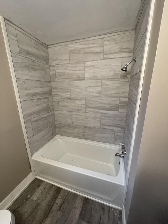 Building Photo - 815 N Commander St