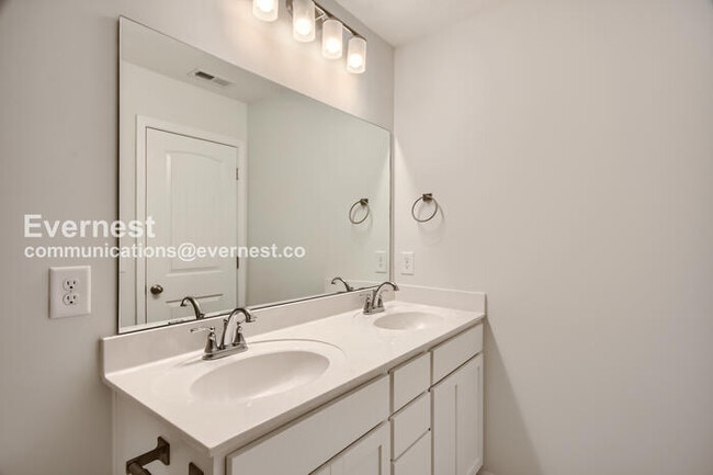 Building Photo - 305 Raines Ct