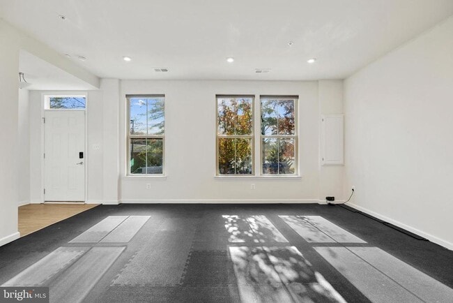 Primary Photo - 10012 Aerospace Rd