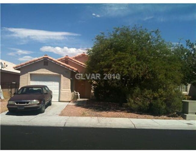Primary Photo - 3 BEDROOM 2 BATH HOUSE