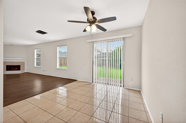 Building Photo - 8839 Aspen Meadow Dr