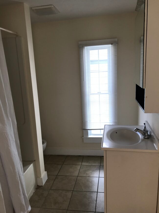 Building Photo - 41 Bowers St