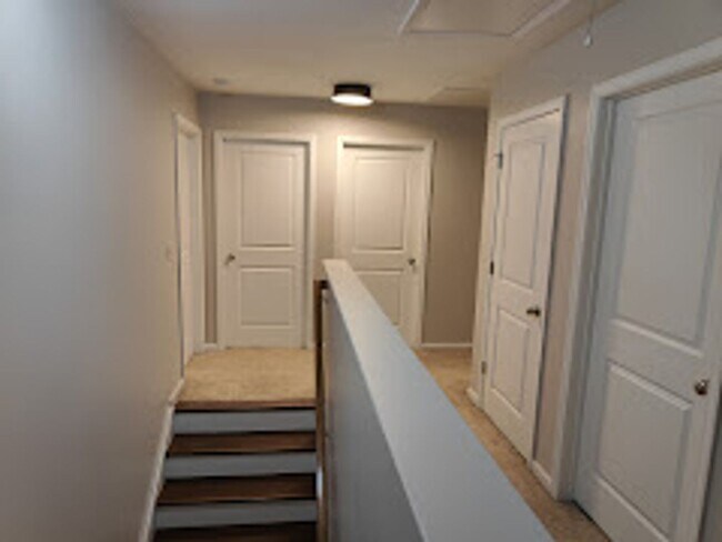 Building Photo - Magnificent Two Story Four Bedroom Home in Northeast Columbia!