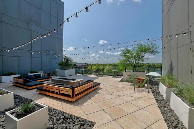 Building Photo - 1701 Simond Ave Ave