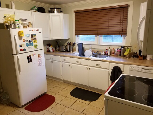 Building Photo - 695 Beaumont Ave