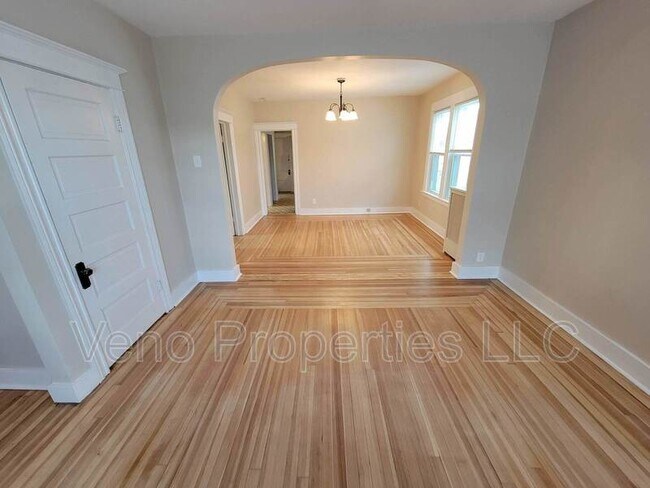 Building Photo - 307 Altamont Ave.