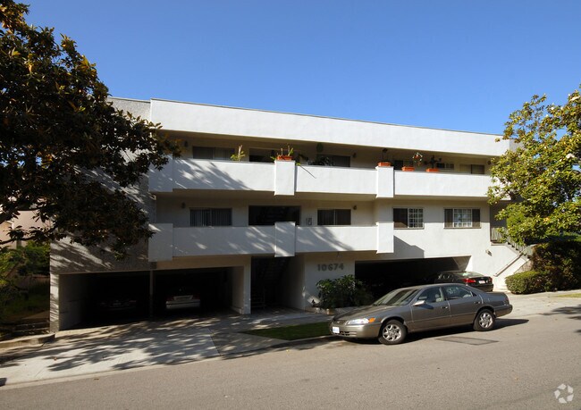 Primary Photo - 10674 Holman Ave