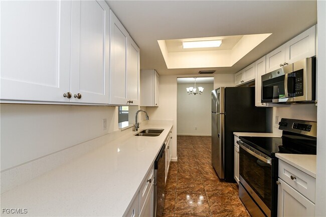 Building Photo - 2155 Tropic Ave