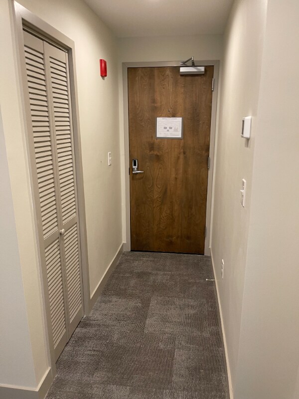 Building Photo - 1417 W 9th St