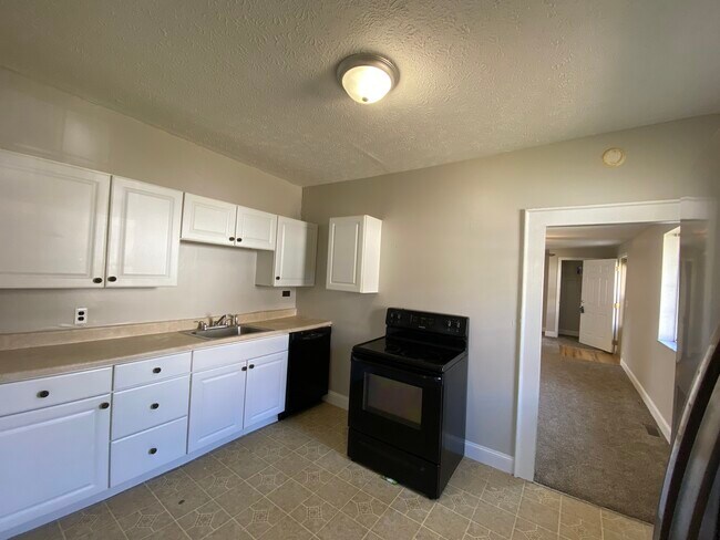 Stove - 104 1st St