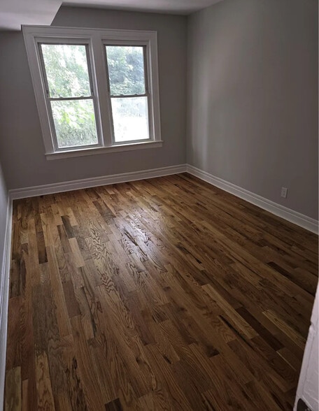 Building Photo - 412-414-414 Leslie St