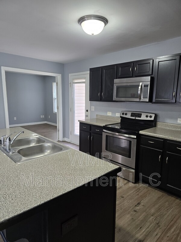 Building Photo - 912 Sherman St