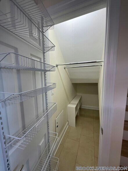 Building Photo - 94 Thornton Rd