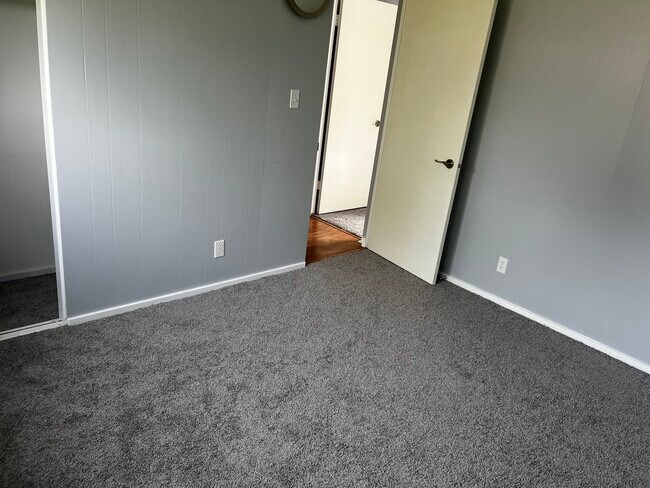 Building Photo - Rangeline