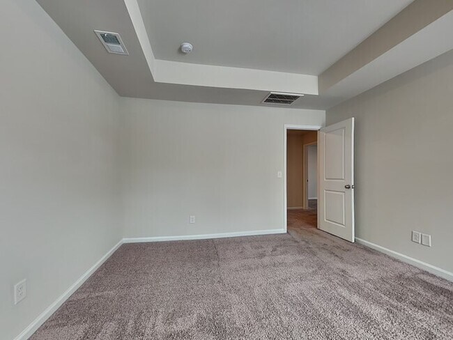 Building Photo - Burnside Farms! Fenced in Backyard! Near U...