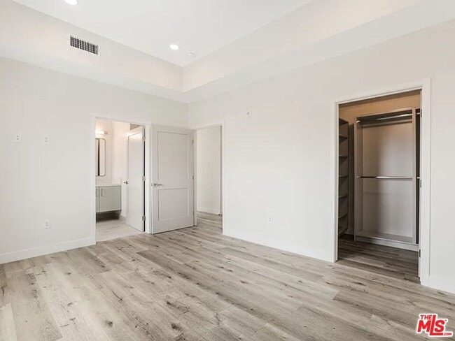 Building Photo - 3308 Mentone Ave