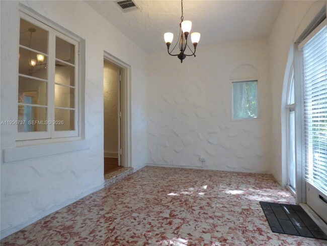 Building Photo - 409 Marmore Ave