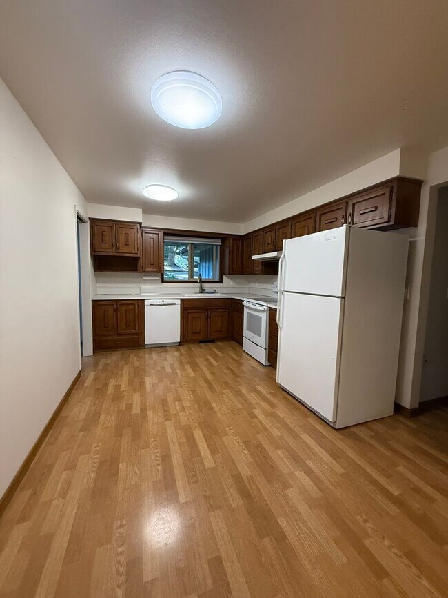Building Photo - Pet Friendly Home with Pool Access!
