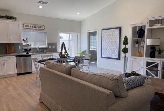 Building Photo - 4304 Sun Orchard Dr