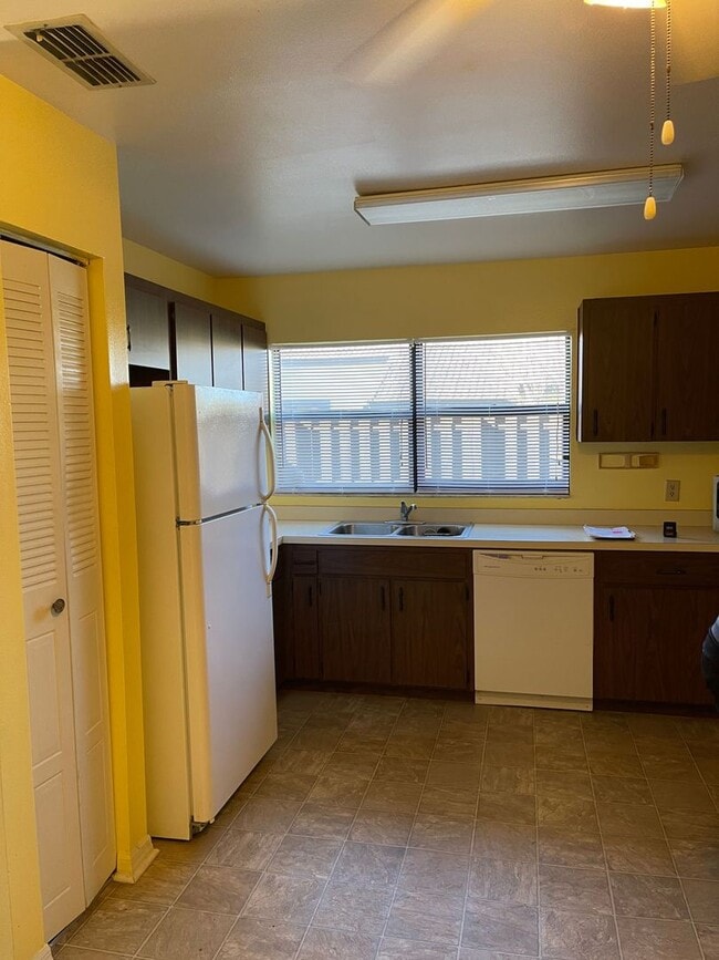 Building Photo - Limited Time Offer – Sign a lease on or be...