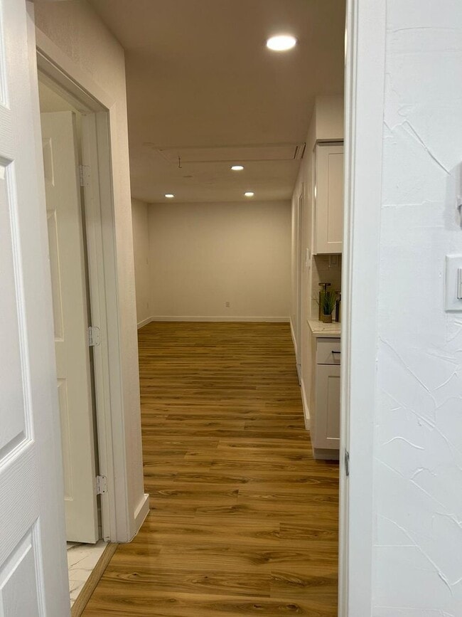 Building Photo - Charming Renovated 1 Bed / 1 Bath Apartment – Quiet North Dallas Living