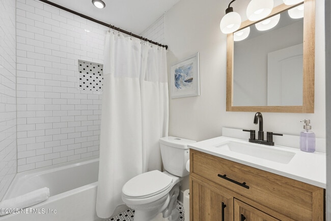 Building Photo - 420 3rd St S