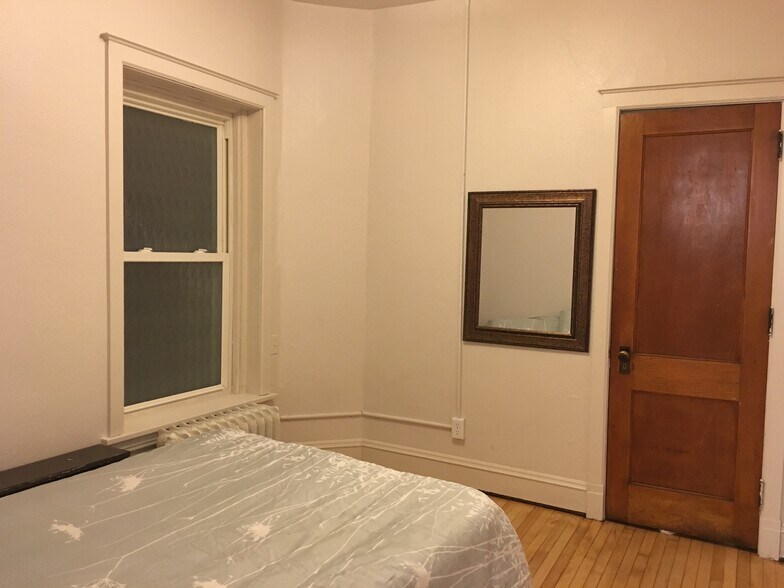 Building Photo - 317 N 4th Ave W