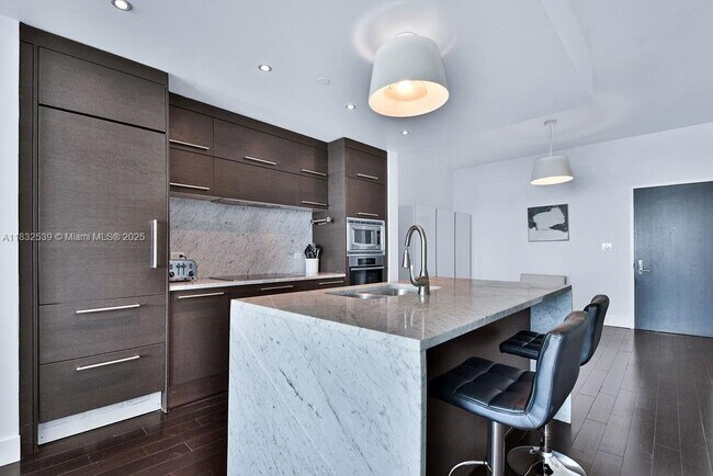 Building Photo - 900 Biscayne Blvd
