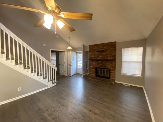 Building Photo - Spacious Aurora Townhome