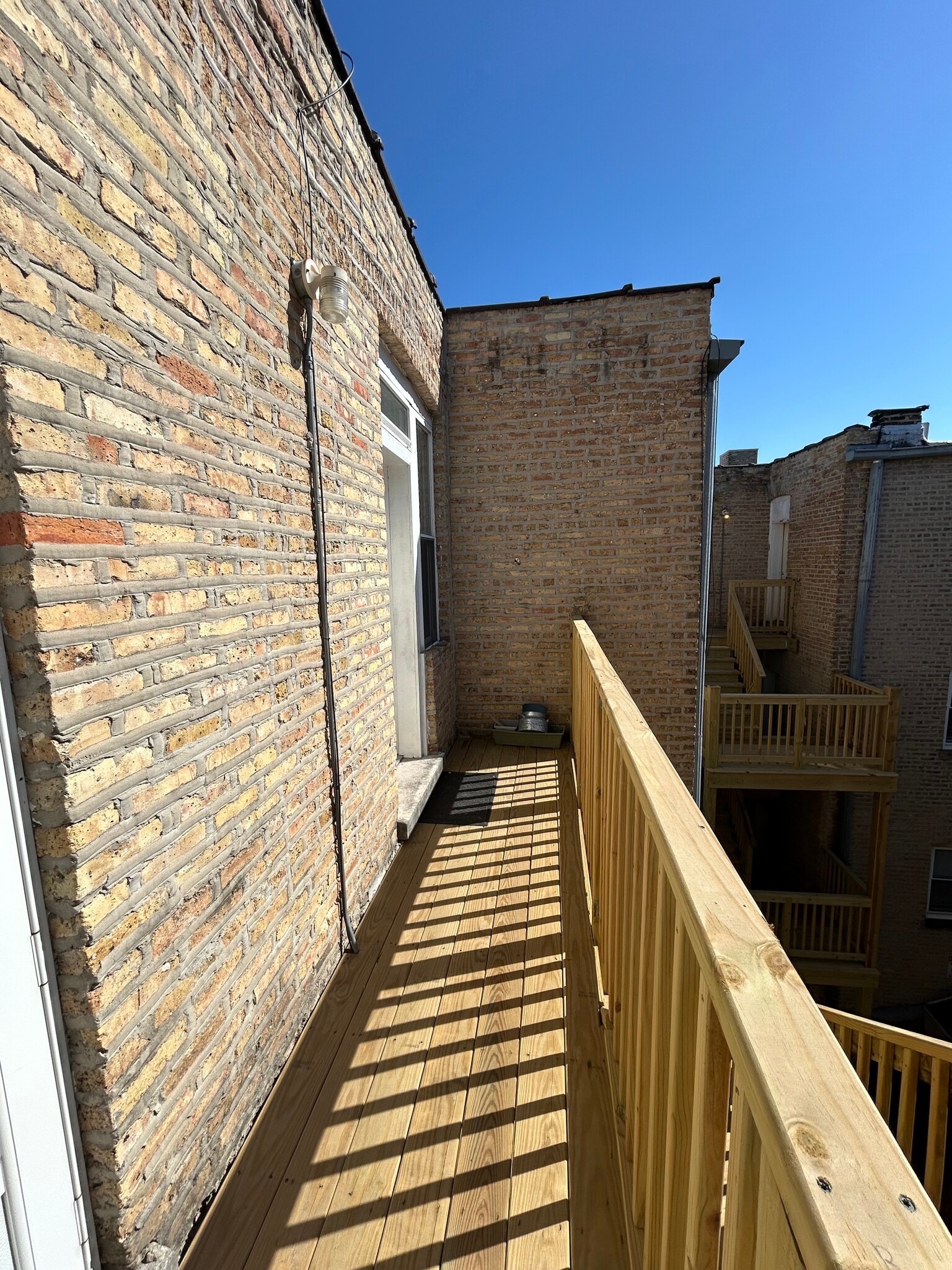 Building Photo - 2253 W Rosemont Ave