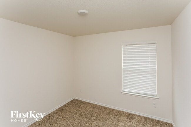 Building Photo - 2481 Conklin Dr