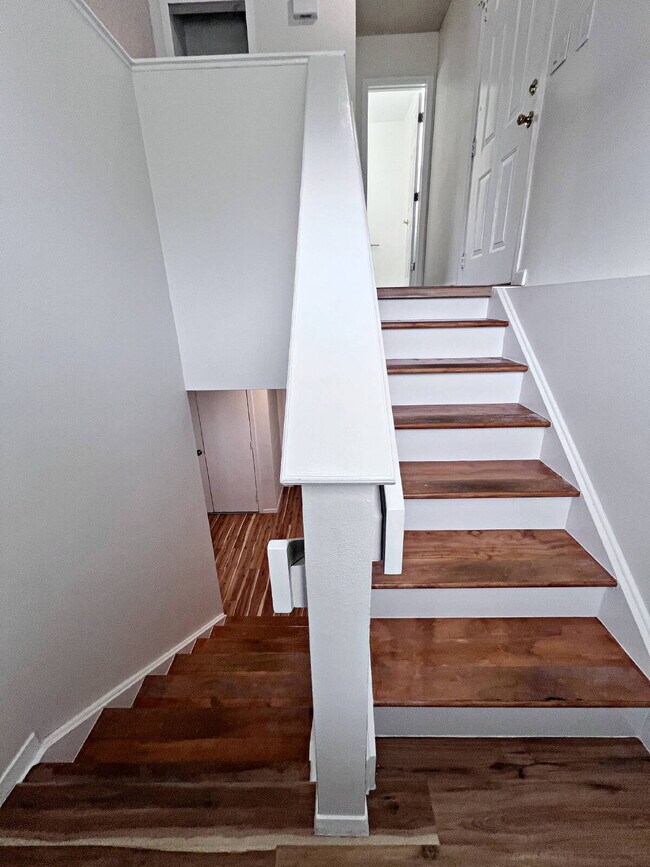 Building Photo - Cozy 2-Bed 1.5 Bath Townhouse in Aurora with Spacious Layout & Modern Comforts!