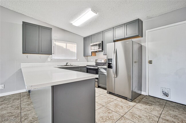 Building Photo - 4652 Troy Pl