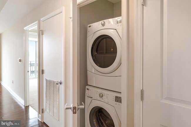 Building Photo - 155 Potomac Passage