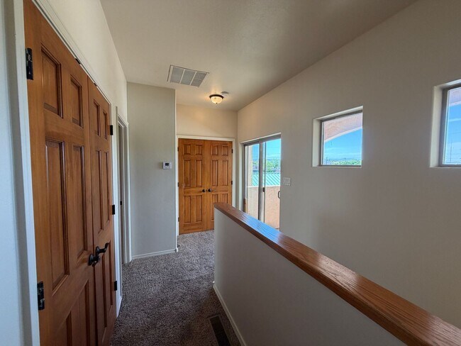 Building Photo - 605 Benicia Ln
