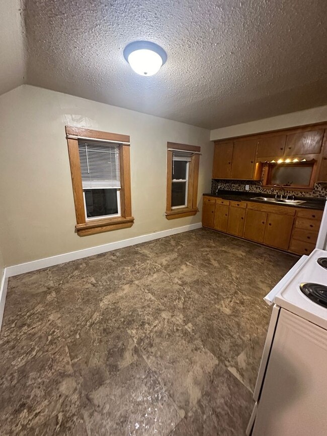 Building Photo - PP - 05