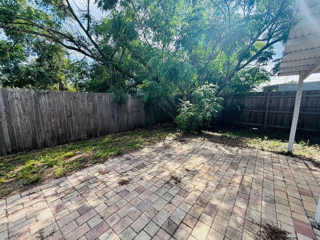 Building Photo - Come see this beautiful 4 bedroom, 2 bath home for rent near Busch Gardens!