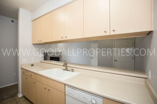 Building Photo - 3-Bedroom, 2-Bath Low-Maintenance Waukee Condo with Garage