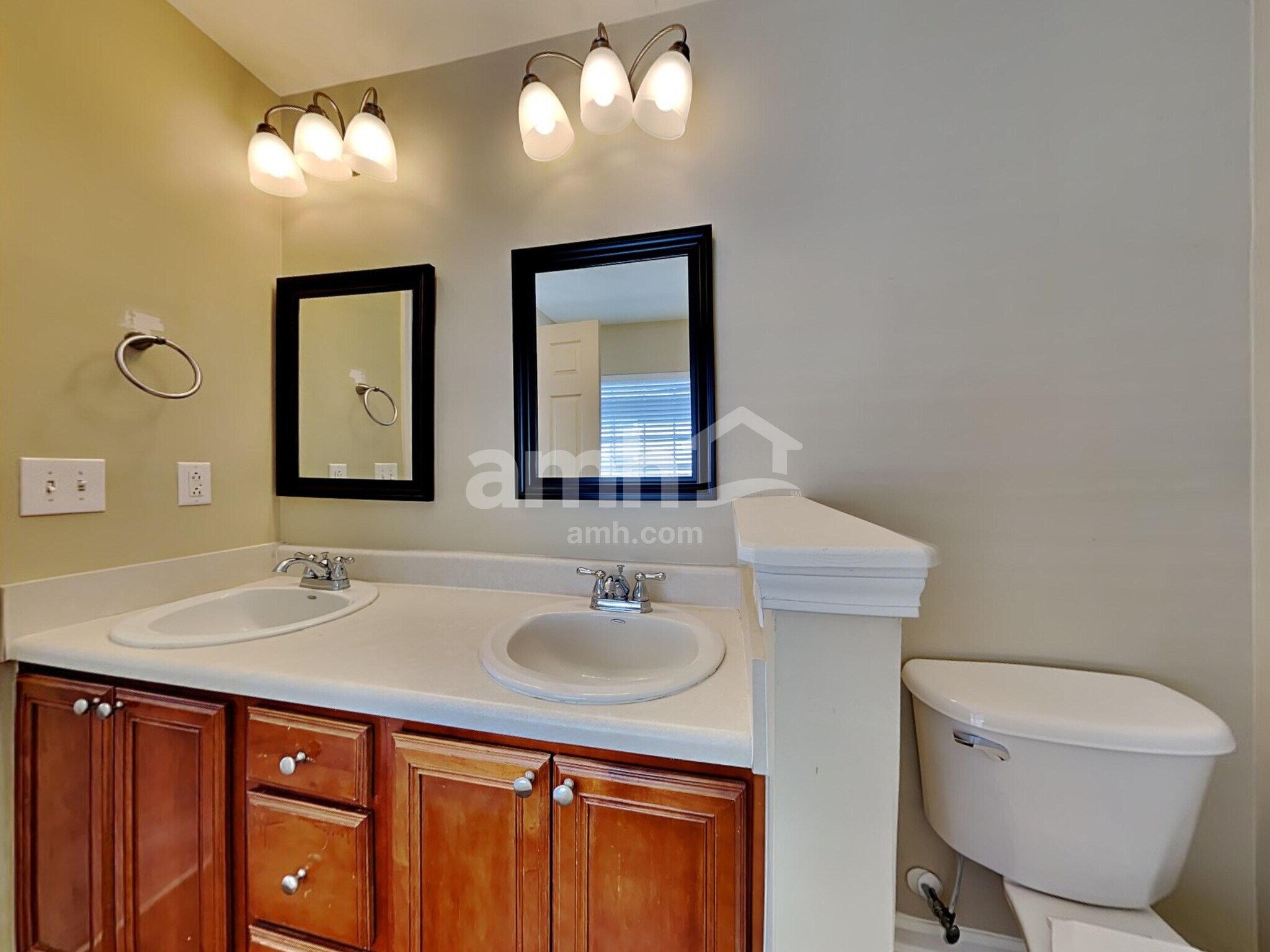 Building Photo - 417 Green Park Ln