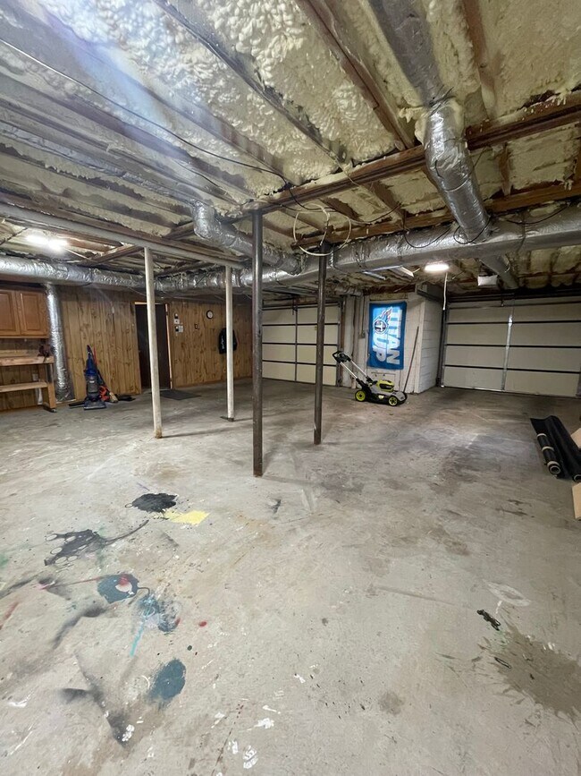 Building Photo - 6808 River Ridge Dr