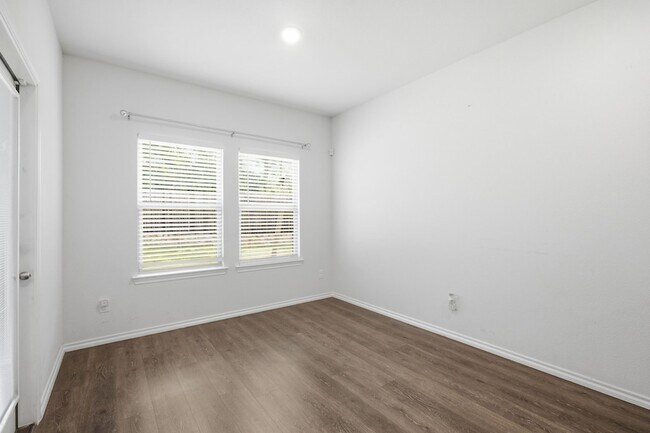 Building Photo - 1328 Broaddus Rd