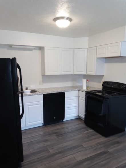 Kitchen - 1712 E Cataldo Ave