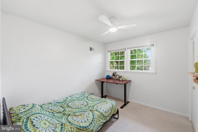 Building Photo - 9809 Sunset Dr