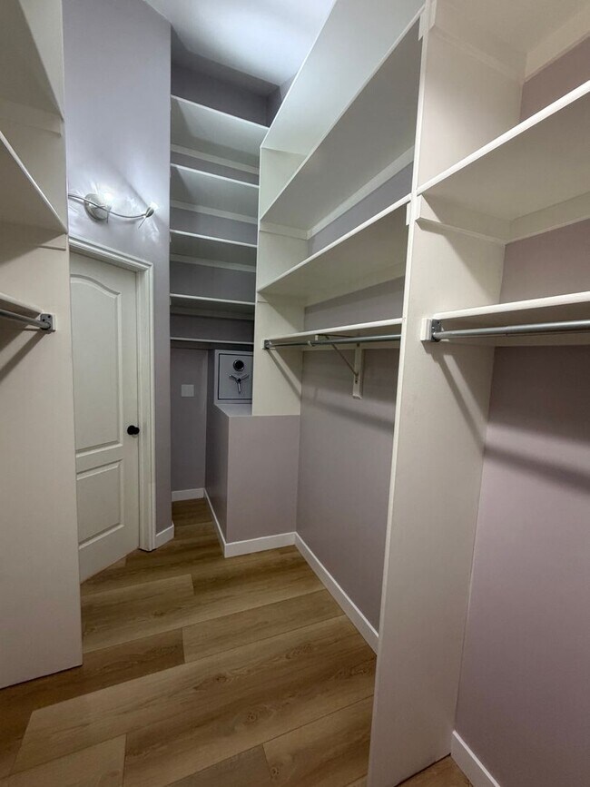 Building Photo - GORGEOUS SPACOUS HOMESTEAD!!!