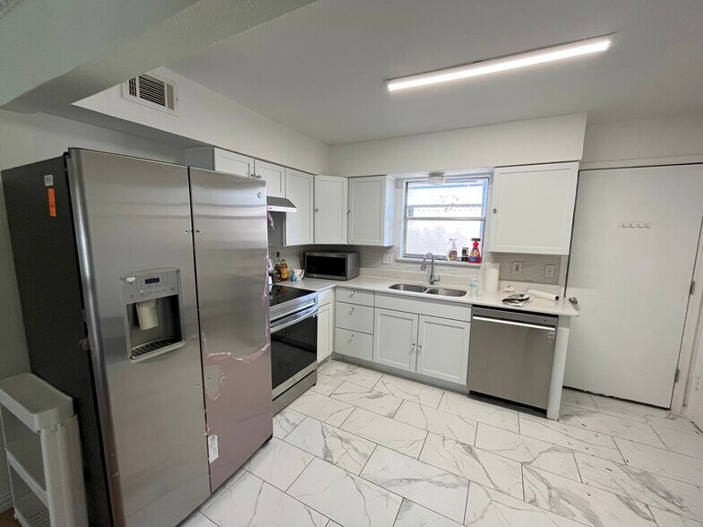 Kitchen - 4209 Avondale Ave